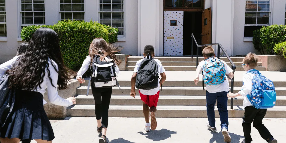 Nueva Normativa Escolar: España Prohíbe Bebidas Azucaradas y Energéticas en Centros Educativos